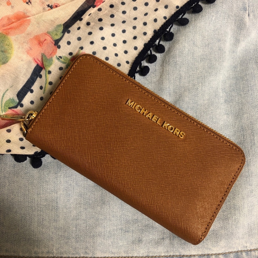 Michael Kors zip Wallet